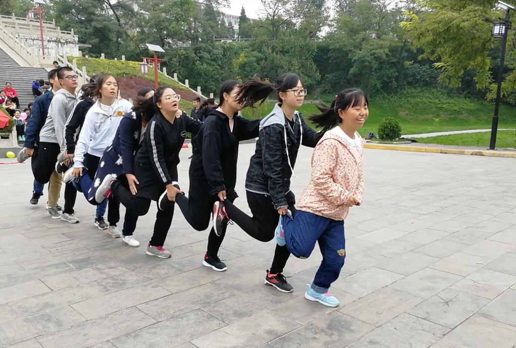 学生们进行“链接加速”项目